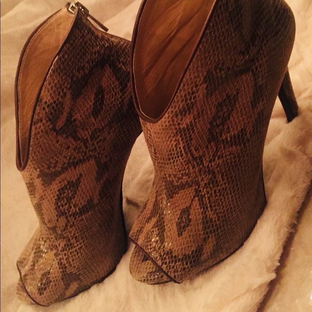 Women’s Shoes